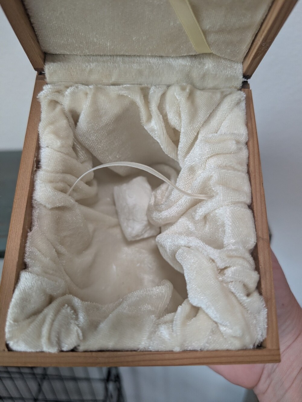 Cassiar Jade Heavy White Marble Polar Bear & Cub 4" Figurine with Box - Picture 12 of 13